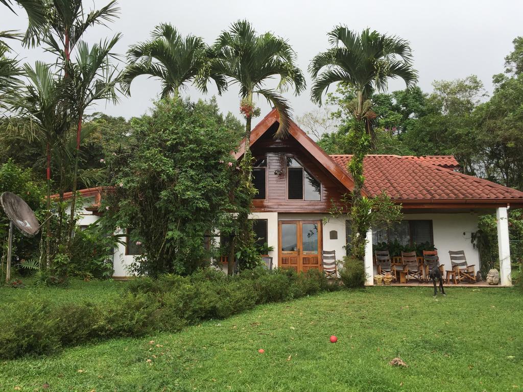 Chalet Nicholas Bed&Breakfast Nuevo Arenal Exterior foto