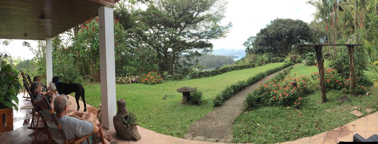 Chalet Nicholas Bed&Breakfast Nuevo Arenal Exterior foto