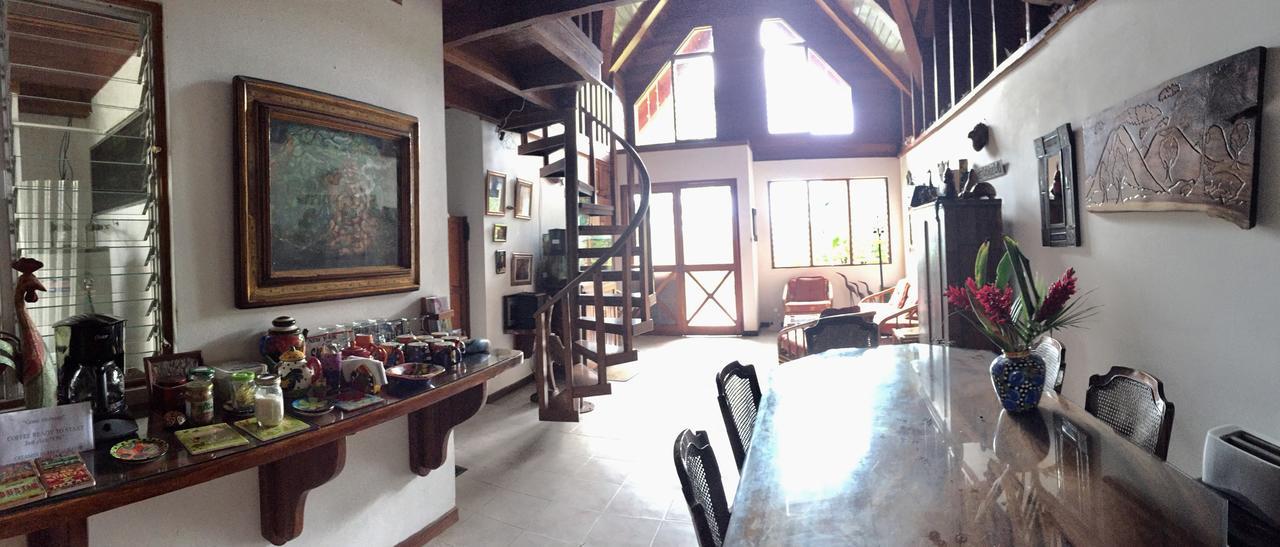 Chalet Nicholas Bed&Breakfast Nuevo Arenal Exterior foto